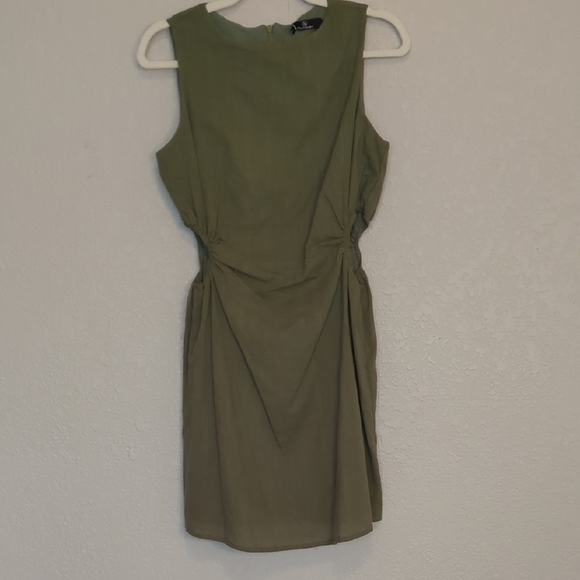 Lillusory green knee-length sleeveless tank dress with side cut outs - Picture 1 of 8